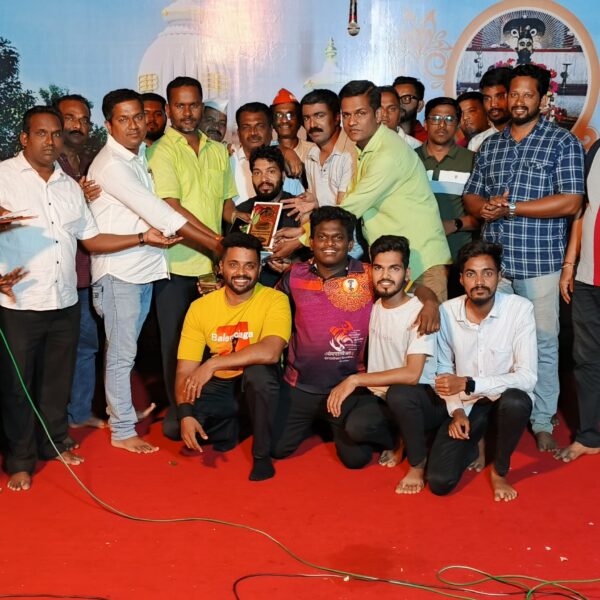 हास्यकल्लोळ स्पर्धेत गावडेवाडी ग्रुप विजेता