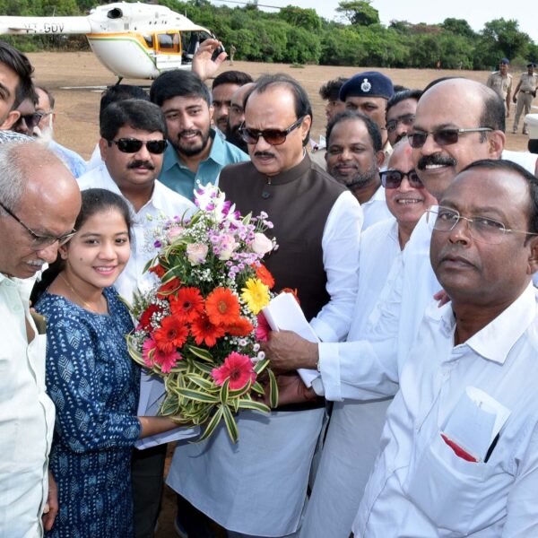 उपमुख्यमंत्री अजित पवार हसन मुश्रीफ यांचे जिल्हाध्यक्ष अबिद नाईक यांनी आंबोली दौऱ्यावेळी केले स्वागत