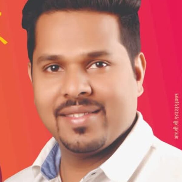 युवासेना तालुकाप्रमुख उत्तम लोके यांना बर्थडे गिफ्ट