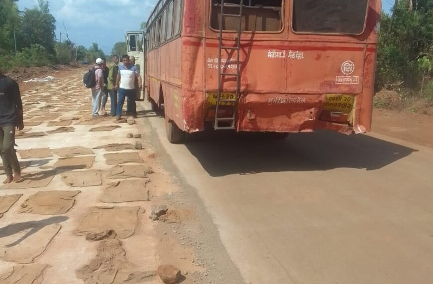 नाधवडे येथे उभ्या एस टी बसला डंपरची धडक ; दोन प्रवाशी किरकोळ जखमी
