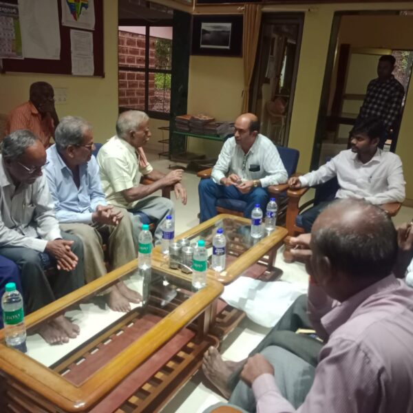 अधीक्षक अभियंता पाटील यांच्या आश्वासनानंतर धरणाचे बंद पडलेले काम सुरू करण्यास धरणग्रस्तांची अनुमती