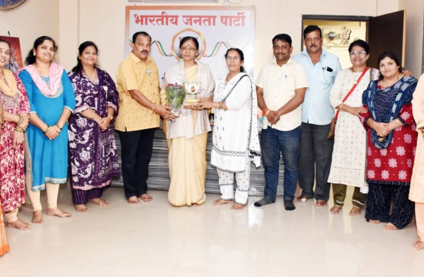 महाराष्ट्र शासनाच्या अहिल्यादेवी होळकर पुरस्कार प्राप्त प्रज्ञाताई परब यांचा भाजपाच्या वतीने सत्कार