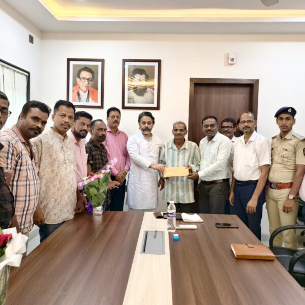 शिवापूर येथील गवारेड्याच्या हल्ल्यातील जखमी विठोबा शिंदे वनविभागाकडून मदतीचा हात