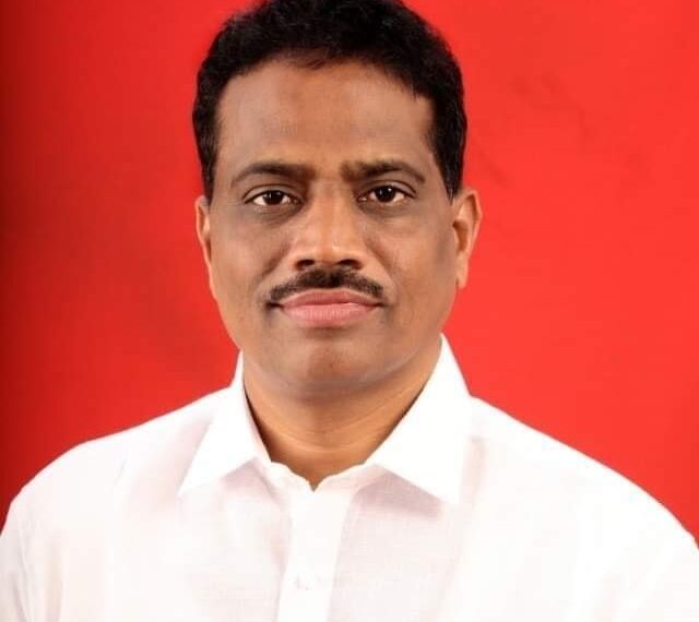 शेतमालाला नाही हमीभाव, शेतकऱ्यांनो खेळा रम्मीचा डाव
