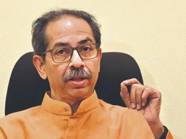 शिवसेना पक्षप्रमुख उद्धव ठाकरे यांच्या वाढदिवसानिमित्त कणकवली स्वयंभू मंदिर येथे अभिषेक व कणकवली उपजिल्हा रुग्णालयात रुग्णांना फळवाटप