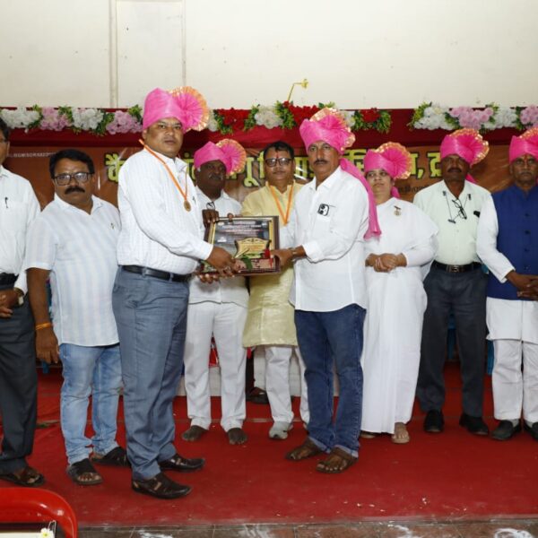 शैक्षणिक व क्रीडा क्षेत्रातील योगदानाबद्दल संदेश तुळसणकर आदर्श शिक्षक गौरव पुरस्काराने सन्मानित