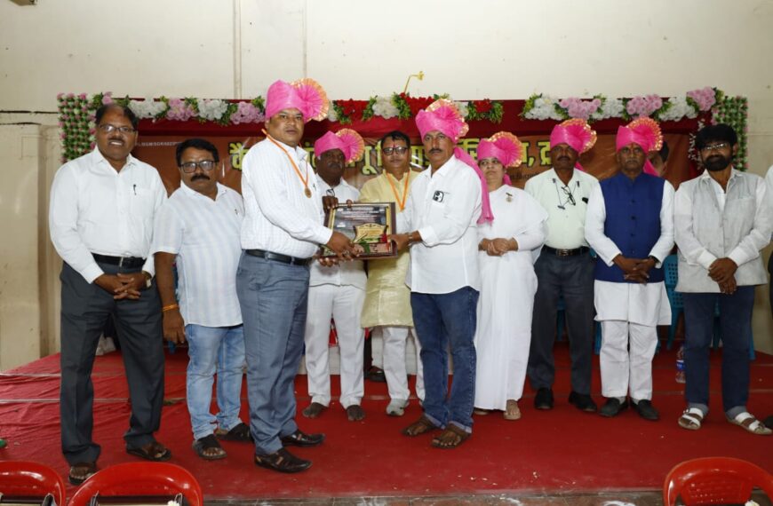 शैक्षणिक व क्रीडा क्षेत्रातील योगदानाबद्दल संदेश तुळसणकर आदर्श शिक्षक गौरव पुरस्काराने सन्मानित