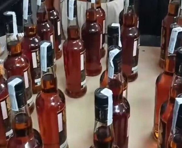 कासार्डेत पकडली गोवा बनावटीची अवैध दारू