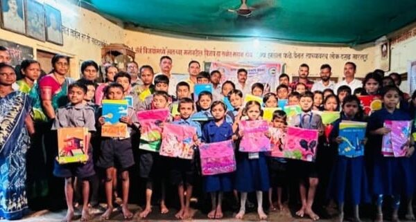 प्राणजीवन सहयोग संस्थेमार्फत शिरवल येथे विद्यार्थ्यांना रेनकोट वाटप