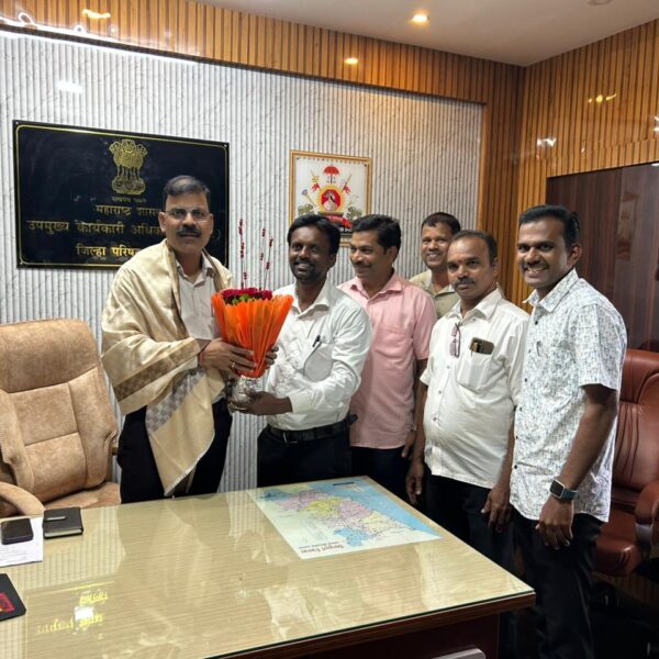 उपमुख्य कार्यकारी अधिकारी जयप्रकाश परब यांची तरंदळे सरपंच सुशील कदम यांनी घेतली सदिच्छा भेट