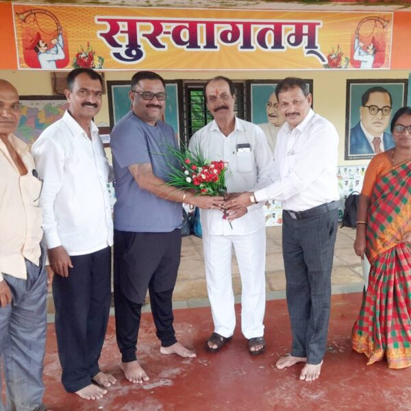 अरविंद पेडणेकर यांच्याकडून विद्यामंदिर नाधवडे ब्राह्मण देववाडी शाळेला देणगी
