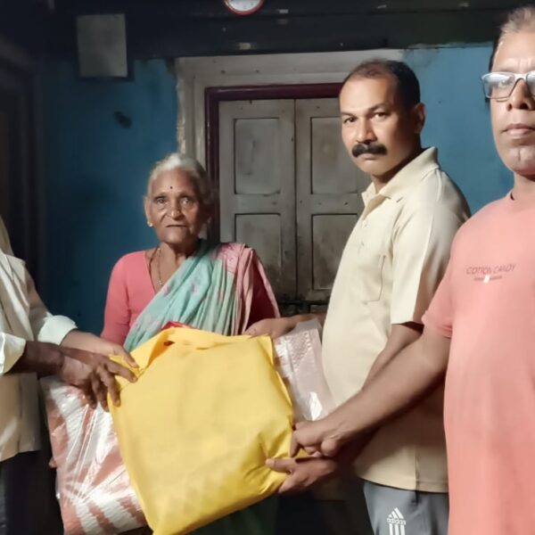 राधारंग फाऊंडेशनच्या वतीने सिंधुदुर्गातील गरजू ज्येष्ठांना जीवनावश्यक वस्तूंची मदत
