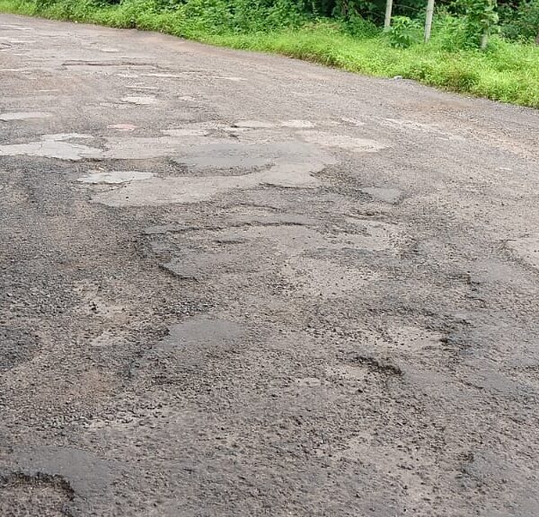 चिंदर बाजार ते आचरा रस्ता खड्डेमय….!