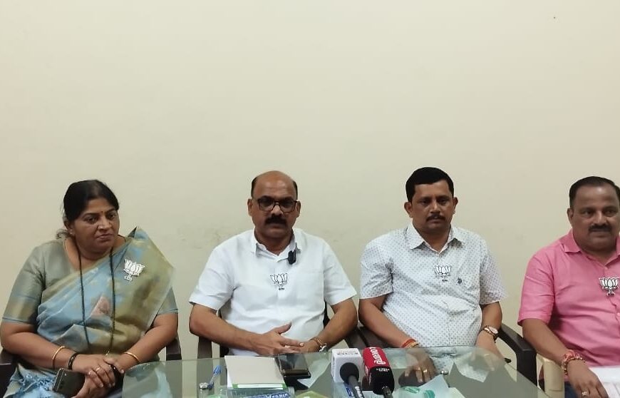 मुख्यमंत्री फडणवीस यांना सिंधुदुर्गातून १ लाख राख्यांसह शुभसंदेश पाठविणार