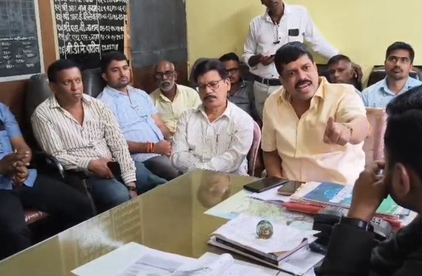 सेवाशक्ती संघर्ष एसटी कामगार संघटना यांची कुडाळ नवीन डेपो येथे आगार प्रमुखांच्या कार्यालयाला धडक