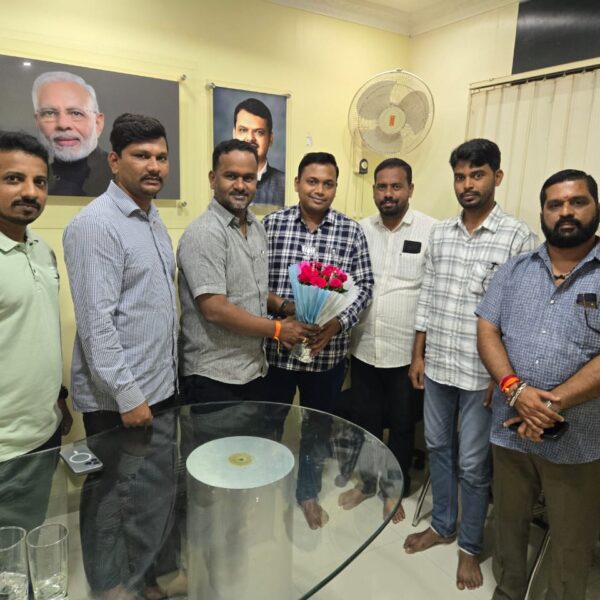तिरंगा यात्रा संयोजक संदीप गावडे यांची कणकवली येथे भेट