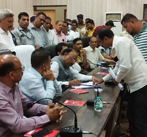सिंधुदुर्गातील ४० वाळू माफियांवर एम.पी.डी.ए. अंतर्गत कारवाईचे आदेश – महसूलमंत्री बावनकुळे