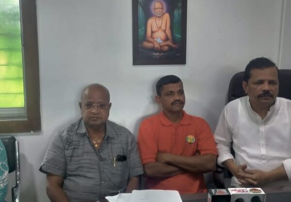 आठ दिवसांत दुरुस्ती न झाल्यास अधिकाऱ्यांना काळं फासणार – संजू परब