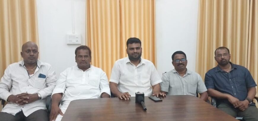 झोपलेल्या अधिकाऱ्यांना जागं करण्यासाठी ‘बँडबाजा बारात’ आंदोलन – मायकल डिसोझा