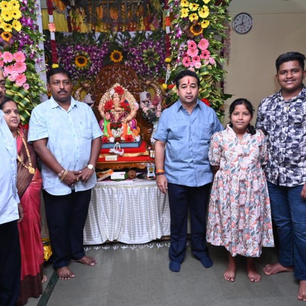 पालकमंत्री नितेश राणेंनी घेतले बंड्या नारकर यांच्या घरी गणेशदर्शन