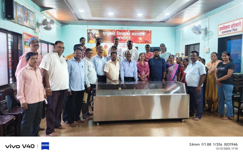 शवपेटीचे चिंदर ग्रामपंचायत कडून चिंदर आरोग्य उपकेंद्राकडे वितरण