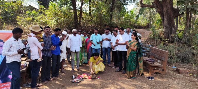 खारेपाटण नडगीवे बौध्दवाडी रस्त्याच्या कामाचा शुभारंभ संपन्न