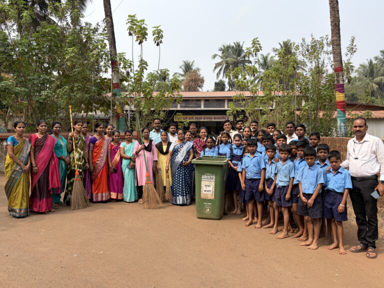 कलमठ ग्रामपंचायत वतीने संत गाडगेबाबा जयंती निमित्त स्वच्छता अभियान