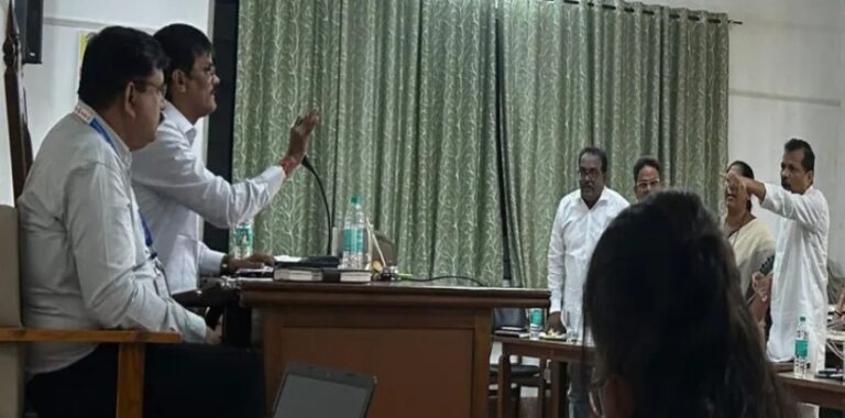 सावंतवाडी नगरपालिकेच्या पहिल्याच सभेत घमासान