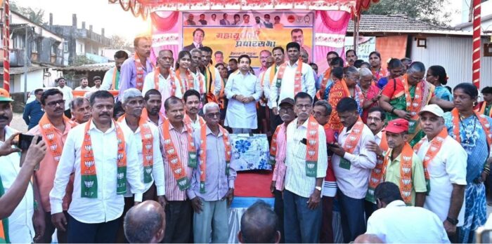 कोकिसरेतील उबाठाचे नेते दत्ताराम गुरव यांच्यासह असंख्य कार्यकर्ते भाजपात