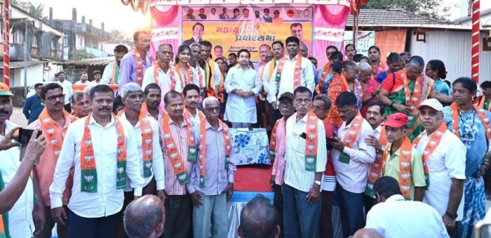 वैभववाडीत उबाठा सेनेला धक्का; वसंत मोरेसह अनेक कार्यकर्त्यांचा भाजपमध्ये प्रवेश