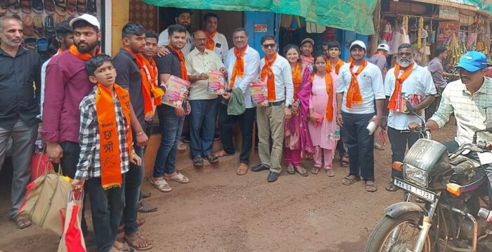 खारेपाटण पं.स.अपक्ष उमेदवार रफिक नाईक यांची खारेपाटण बाजारपेठ प्रचार फेरी