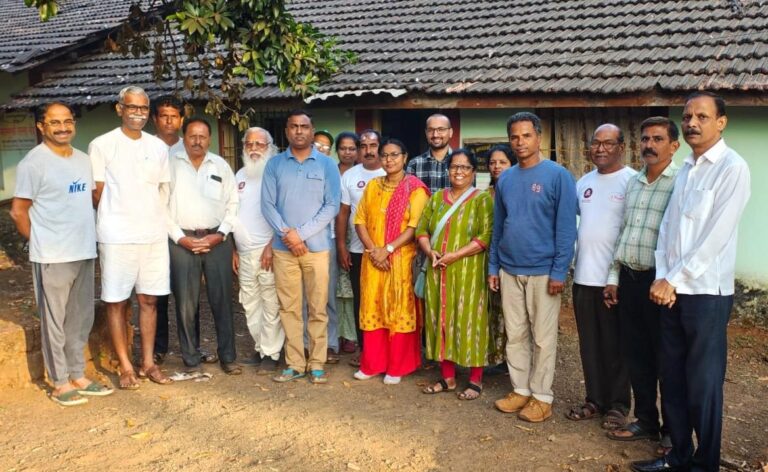 प्रयास-सेवांकुर संस्था अमरावतीचे डॉ. अविनाश सावजी यांची गोपुरी आश्रमास भेट