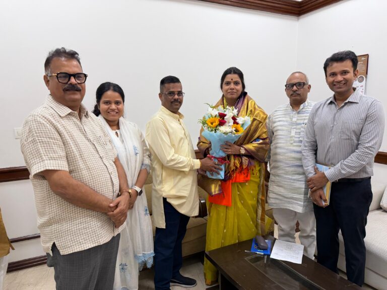 मुंबई भाजप पदाधिकारी योगेश पडवळ यांनी दिल्या नवनिर्वाचित मुंबई महापौर रितू तावडे यांना शुभेच्छा….!