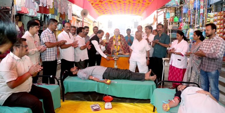 रौप्यमहोत्सवी सोहळ्यानिमित्त महापुरुष मित्रमंडळाचा रक्तदान उपक्रम ; ४८ जणांचे रक्तदान…!