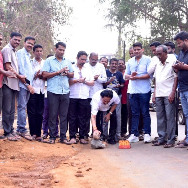 कणकवलीत स्ट्रीट लाईट व काँक्रीट गटार कामाचा शुभारंभ…!