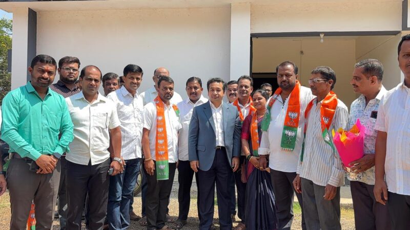 पालकमंत्र्यांनी गुढीपाडव्याला उभारली पक्षप्रवेशाची गुढी