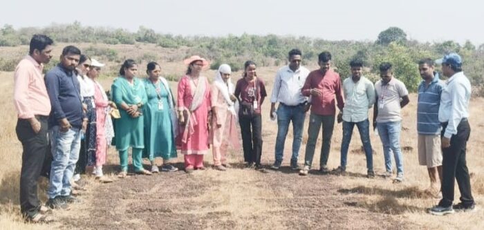 फोंडाघाट महाविद्यालयातील विद्यार्थ्यांची खोटले कातळशिल्पांच्या अभ्यासासाठी शैक्षणिक सहल