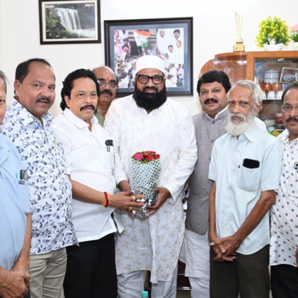 नगराध्यक्ष संदेश पारकर अबिद नाईकांच्या घरी