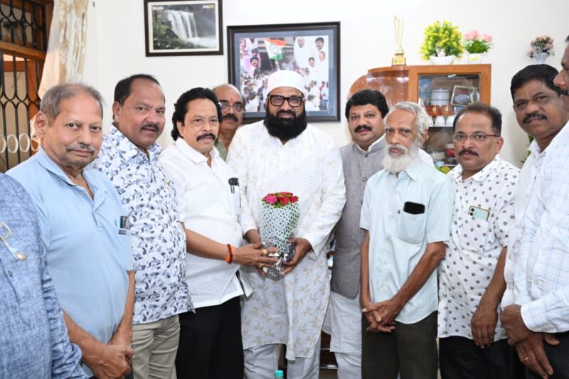 नगराध्यक्ष संदेश पारकर अबिद नाईकांच्या घरी