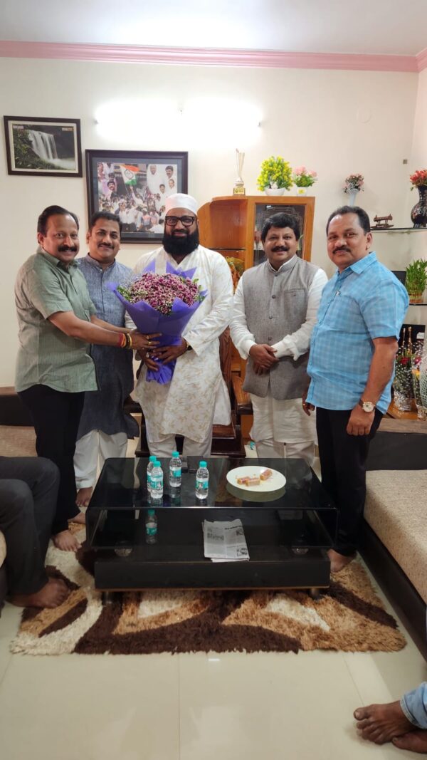 माजी नगराध्यक्ष समीर नलावडेंकडून अबिद नाईक यांना ईद च्या शुभेच्छा