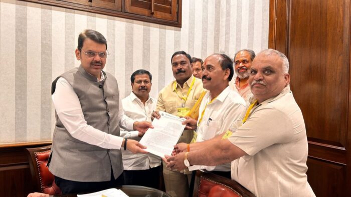 मुंबईतील सफाई कामगारांना मिळणार हक्कांची घरे