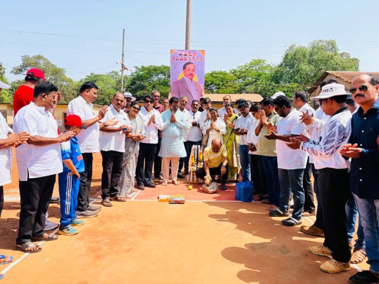 बांद्यात मा. खासदार नारायण राणे चषक स्पर्धेचे दिमाखदार उद्घाटन संपन्न