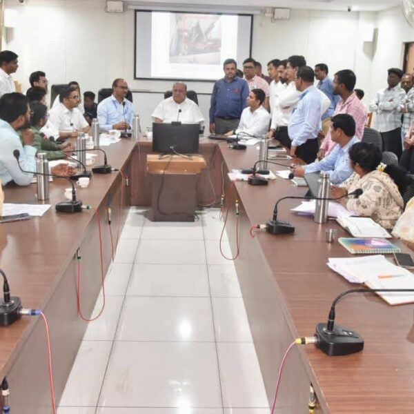 सी.पी.आर.चे नूतनीकरण एप्रिल अखेर पूर्ण करून एक मे रोजी लोकार्पणासाठी सज्ज करूया