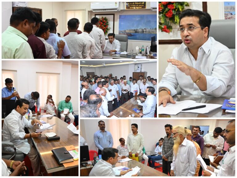 पालकमंत्री संपर्क कार्यालयात नागरिकांशी थेट संवाद