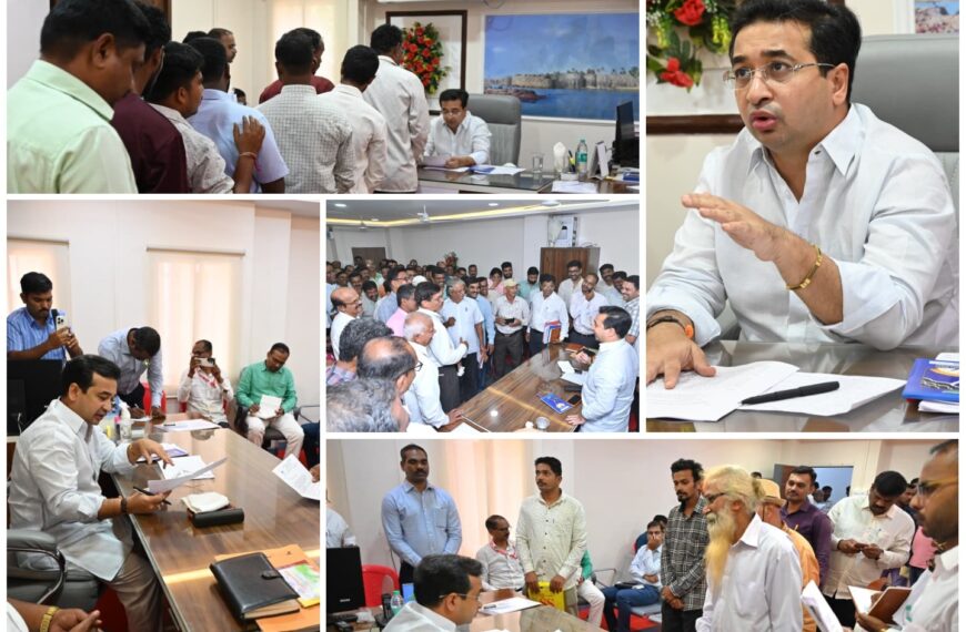 पालकमंत्री संपर्क कार्यालयात नागरिकांशी थेट संवाद