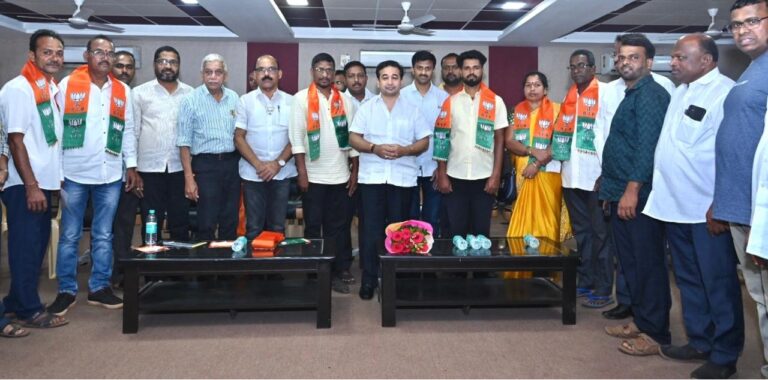 पडेलमध्ये उबाठाला खिंडार,नामदार नितेश राणे यांच्या उपस्थितीत उबाठा कार्यकर्त्यांच्या भाजपामध्ये प्रवेश