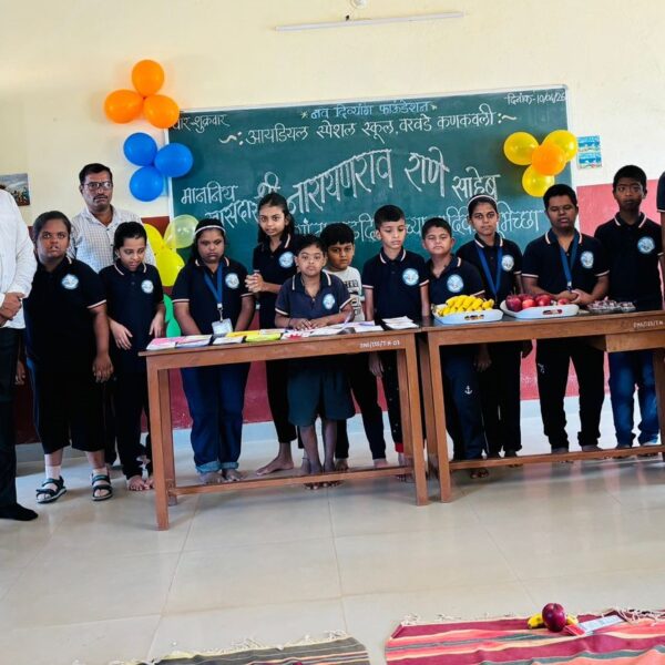 खासदार नारायण राणेंच्या अमृतमहोत्सवी वाढदिवसानिमित आयडियल स्पेशल स्कूल वरवडे येथे खाऊ वाटप