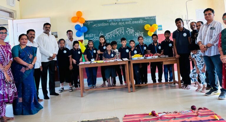 खासदार नारायण राणेंच्या अमृतमहोत्सवी वाढदिवसानिमित आयडियल स्पेशल स्कूल वरवडे येथे खाऊ वाटप