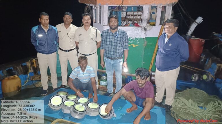 ऑपरेशन ‘क्लीन सी’ अंतर्गत अवैध LED मासेमारीविरोधात कारवाई; देवगड येथील नौका जप्त