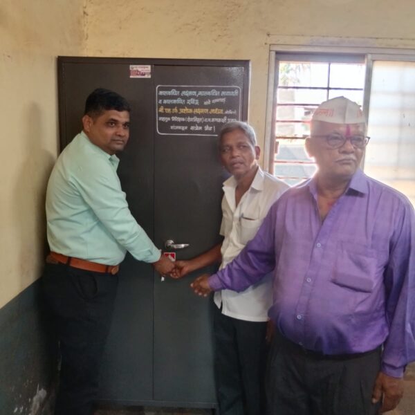 माजी वाहतूक निरीक्षक बी. एल. जाधव यांचेकडून